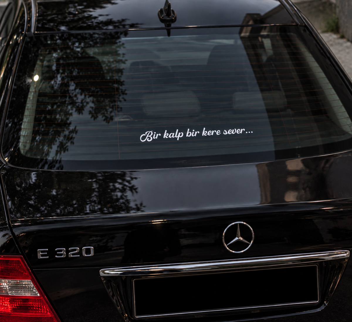 Bir kalp bir kere sever Sticker (3cm x 30cm)